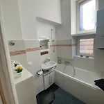 3 Ideal For 2 To 4 Guests With Parking Apartment *