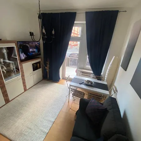 Ruhige Gemuetliche Altbau In Zentraler Lage *