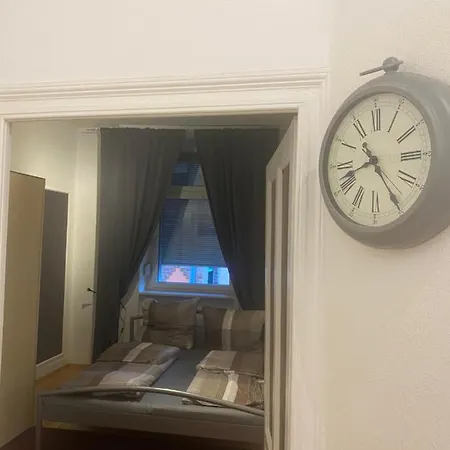 Ruhige Gemuetliche Altbau In Zentraler Lage Апартаменты *
