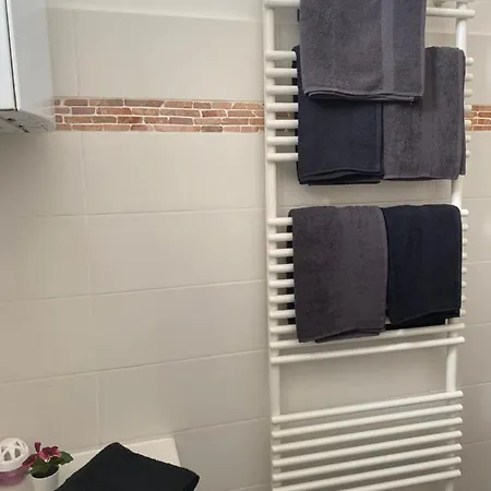Appartamento 3 Ideal For 2 To 4 Guests With Parking *