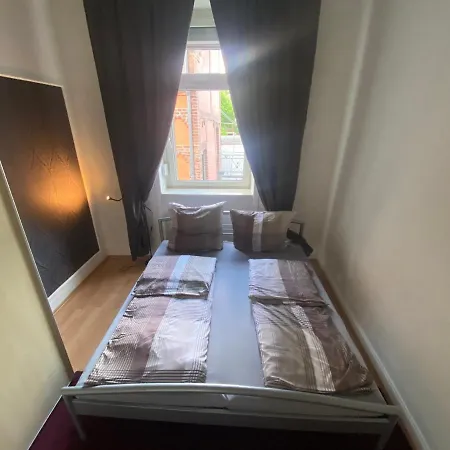 Ruhige Gemuetliche Altbau In Zentraler Lage Apartment *