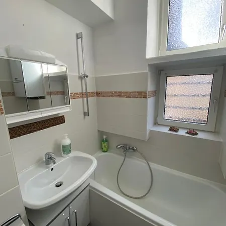 Ruhige Gemütliche Altbau In Zentraler Lage *