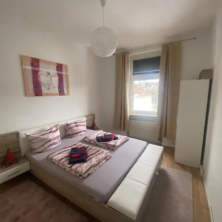 Ruhige Gemuetliche Altbau In Zentraler Lage *