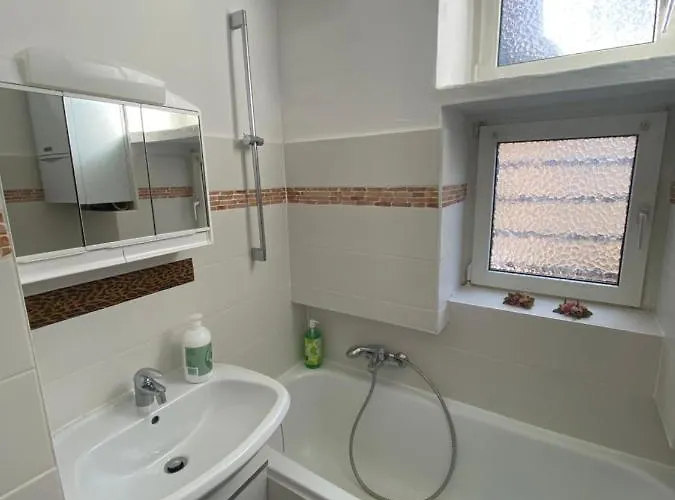 3 Ideal For 2 To 4 Guests With Parking *